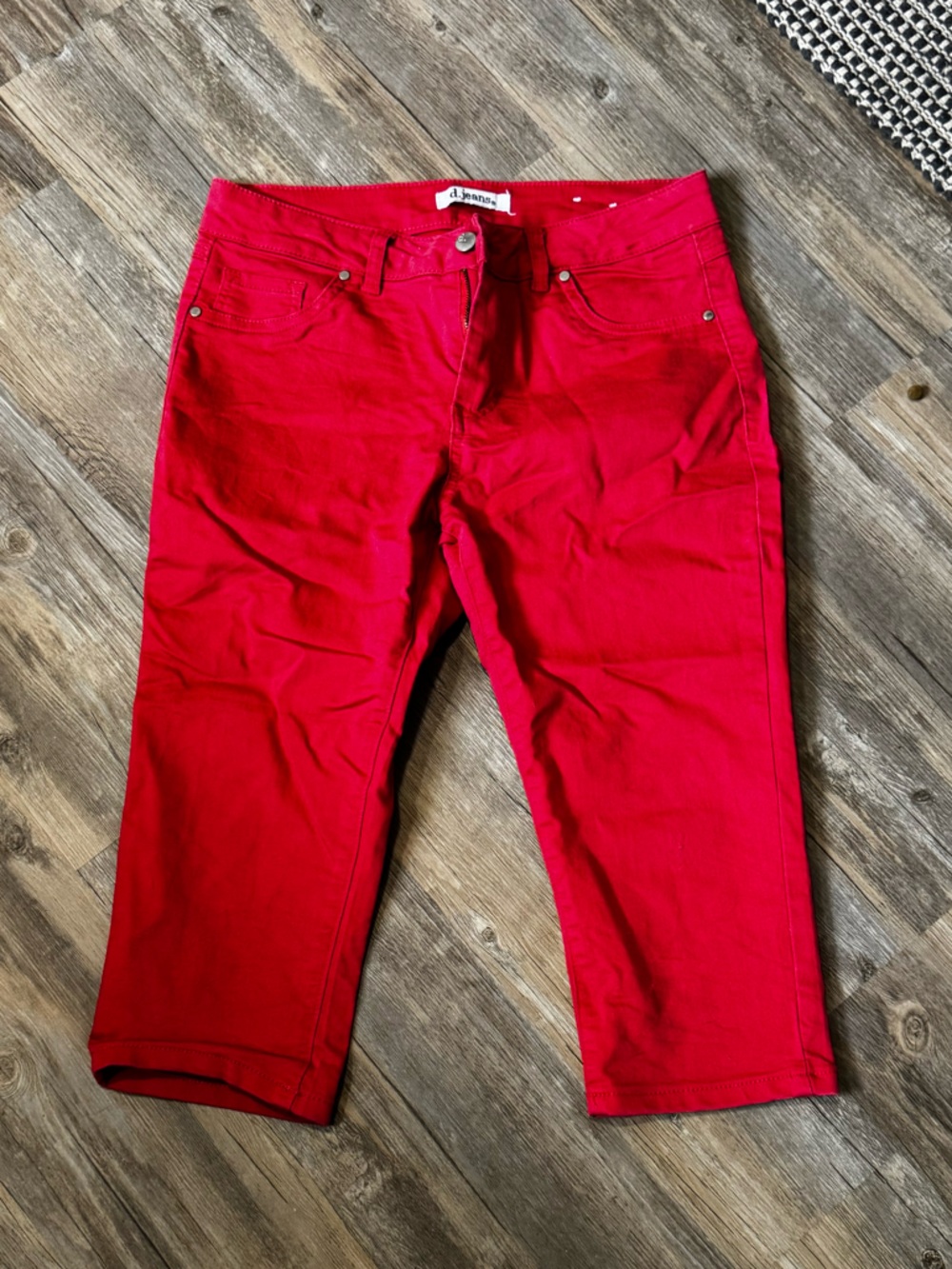D. Jeans red capri pants